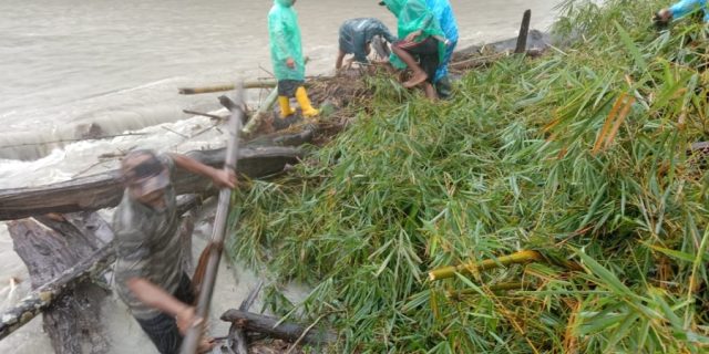 TNI-Polri Dan Pemda Evakuasi Korban Banjir Luwuk Banggai