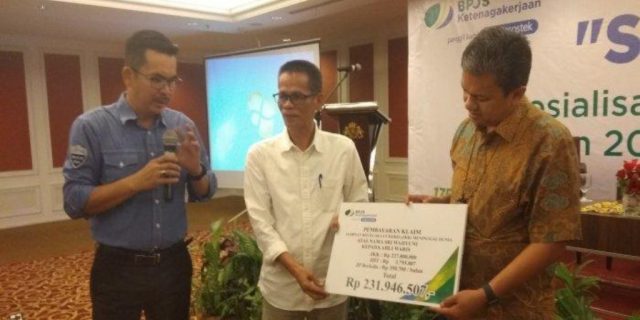 BPJAMSOSTEK Serahkan Santunan Korban Kecelakaan di Bukit Daeng Batam