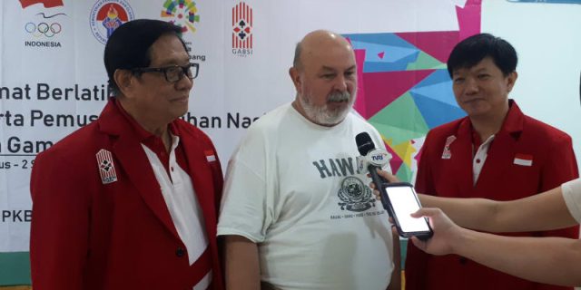 Hari pertama Bersama Kryzstov Martens, pelatih bridge kaliber internasional asal Polandia