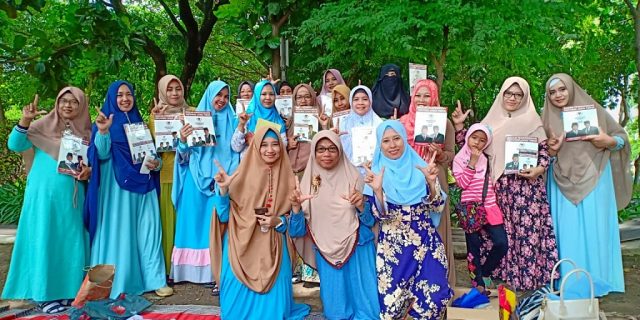 Datangi Rumah-Rumah Warga, Emak-Emak Kediri Sosialisasi Prabowo-Sandi