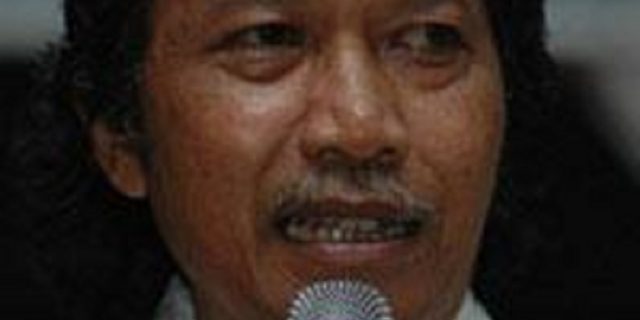 Cak Nun Dan “Inisiatif-Inisiatif Kebudayaan Muslim”