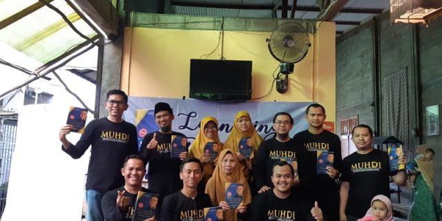 MUHDI, Kisah Inspiratif Bapak dan Sepuluh Anaknya: Buku Perjuangan Seorang Ayah Dalam Mendidik 10 Anaknya