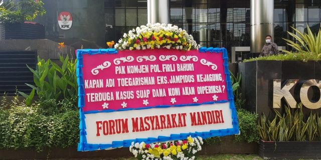 Kirim Karangan Bunga ke KPK, Forum Masyarakat Mandiri Minta Usut Tuntas Kasus Suap Hibah KONI Yang Libatkan Kejagung Dan BPK