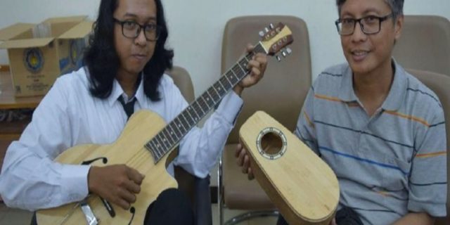 Mahasiswa ITS Buat Gitar Berbahan Bambu, Ini Keunggulannya