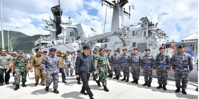 Jokowi datang, kapal China tinggalkan Natuna. Bravo Presiden!