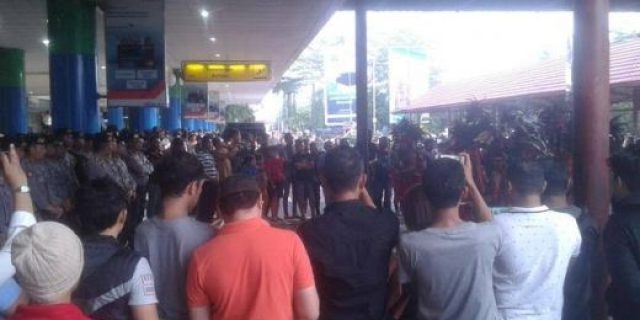 Penghadangan Habib Bahar Dan Habib Hanif Alatas Di Manado, Habib Bahar : Saya Tidak Akan Pulang, Saya Akan Hadir Haul Abah Saya, Atau Saya Mati!