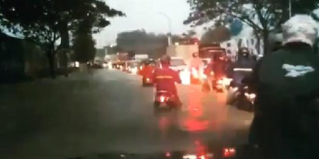 Netizen Heboh Komentari Video Viral Meikarta Kebanjiran Netizen Heboh Komentari Video Viral Meikarta Kebanjiran