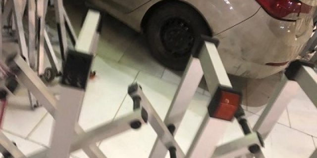 Breaking News : Pengemudi menabrakkan mobil ke gerbang Masjidil Haram Mekah