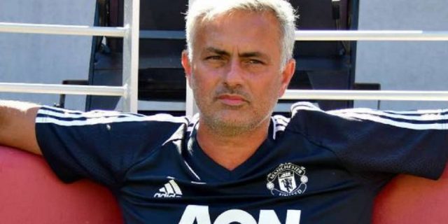 MU Menang, Mourinho Senang Lagi