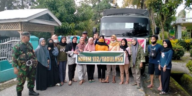KOREM 132/TDL Berikan Bantuan Sembako Kepada Korban Bencana Banjir Masamba