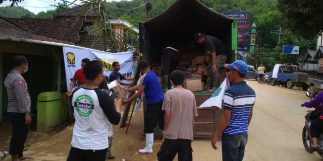 Peduli Bencana Pacitan, SMC Darussalam Ngawi Salurkan Bantuan Sosial