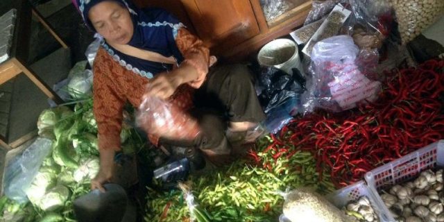 Konsumen menjerit,jelang natal harga sembako melonjak