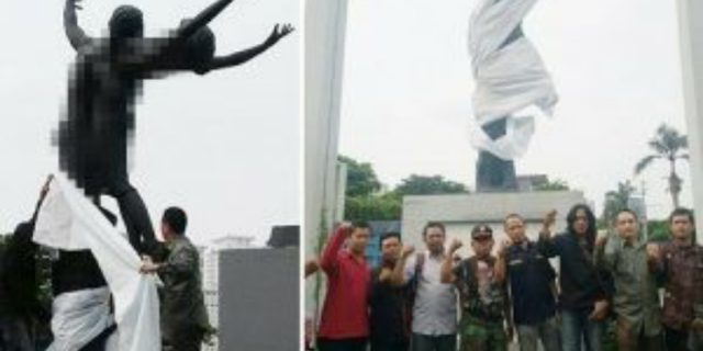 Forum Anak Muda Surabaya Gelar Aksi Tolak Patung ‘Porno’