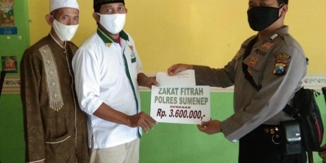 Polres Sumenep Tunaikan Zakat Fitrah