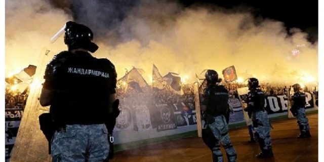 Begini Cara Sadis Suporter Red Star Sambut Arsenal di Beograd