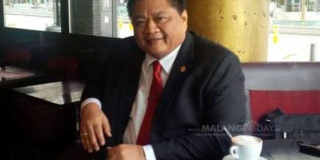 Ridwan Hisjam dapat penghargaan tokoh peduli pendidikan