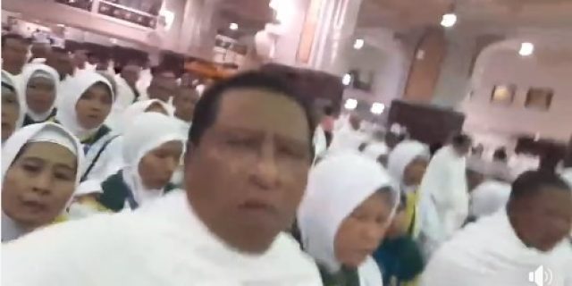 Keterlaluan! Pemandu Umroh Lafalkan Pancasila Secara Berjamaah Saat Sa’i