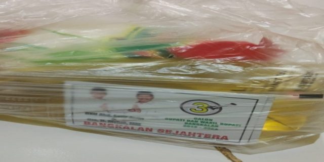 Bagi-bagi Sembako Paslon 3 Diduga Lakukan Money Politik