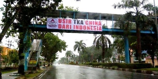 Muncul Spanduk “Usir TKA China Dari Indonesia” di Pekanbaru