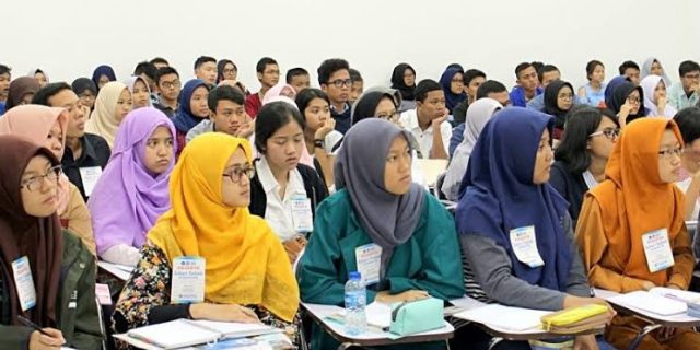 Pemerintah Akan Bantu Uang Kuliah Mahasiswa Terdampak Covid-19