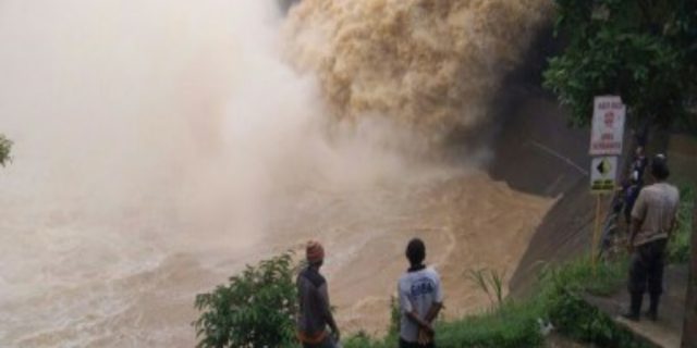 Waspada! Pintu Waduk Gajah Mungkur dibuka, banjir akan terjadi di sekitar aliran Bengawan Solo